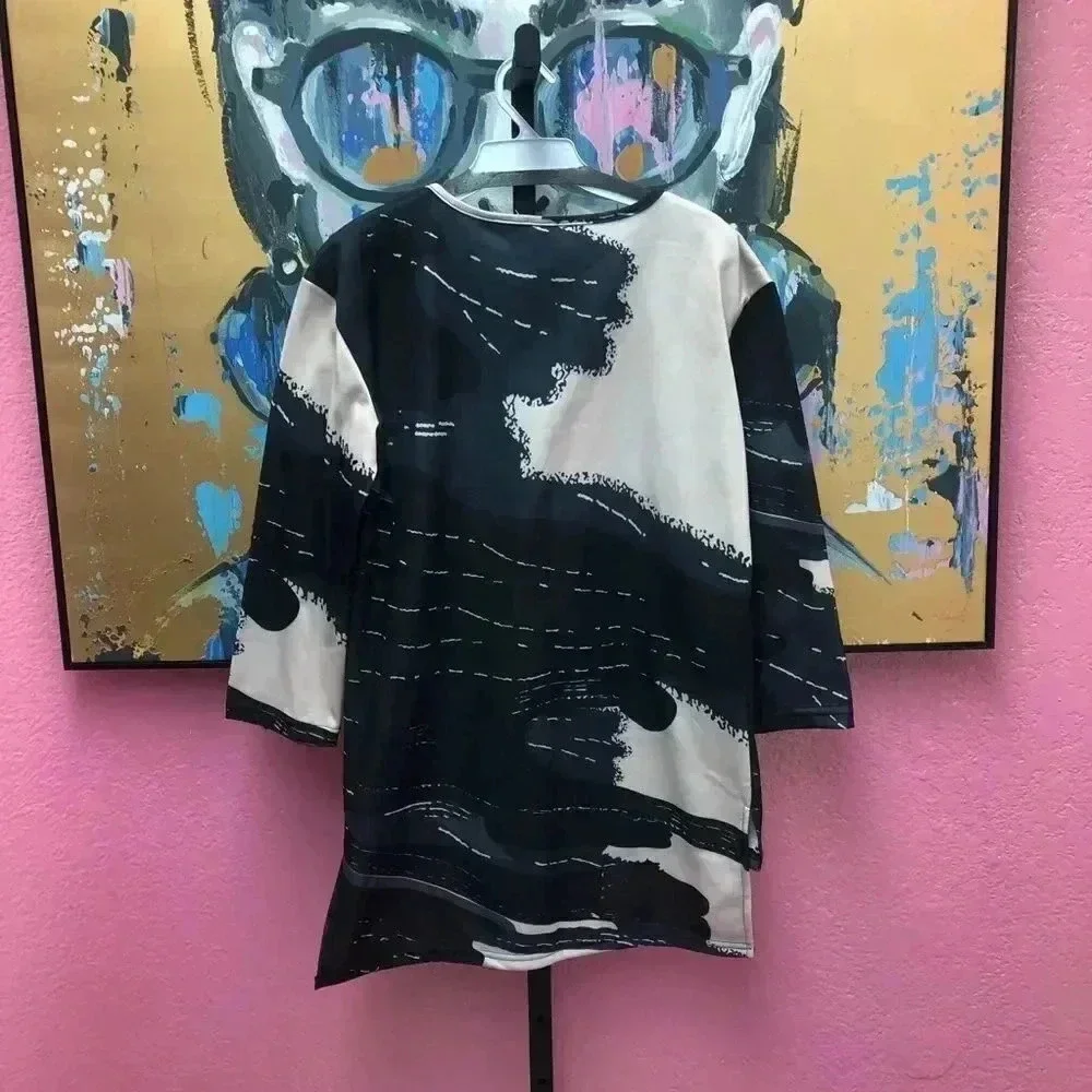 Order Plus Abstract Tunic Top - Picture 2 of 3